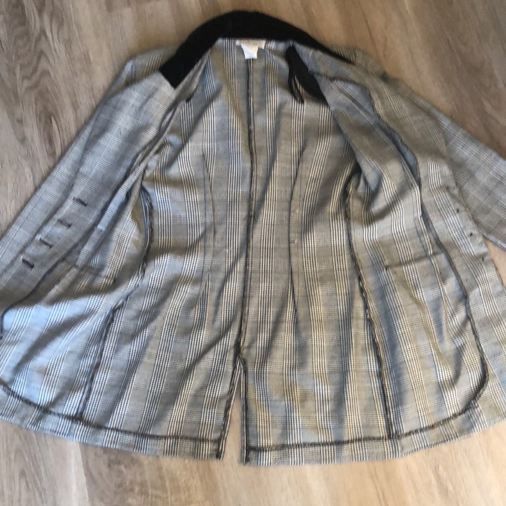 2-piece suit - Picture 2 of 10